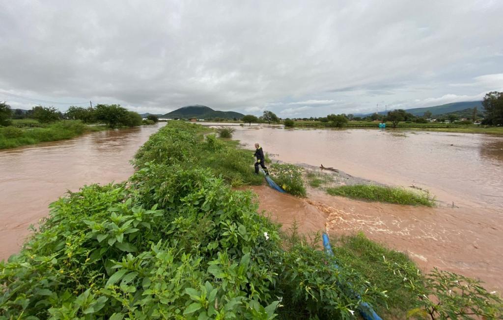 Se Desbordan Arroyos En Tlajomulco Con La Tormenta De La Madrugada