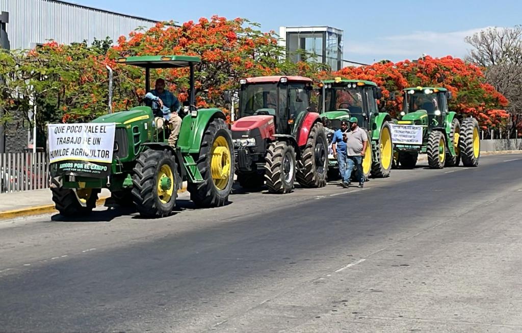 Manifestación de campesinos provoca problemas en Periférico Notisistema