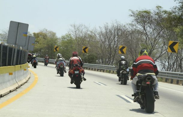 Motociclistas intentan justificar sus violaciones al reglamento