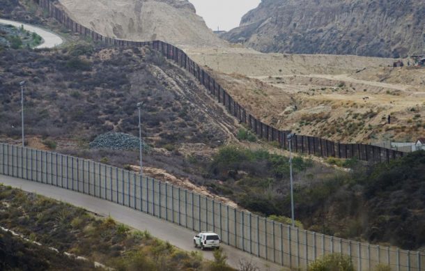 Patrulla Fronteriza de EU intensifica reforzamiento de muro en Tijuana