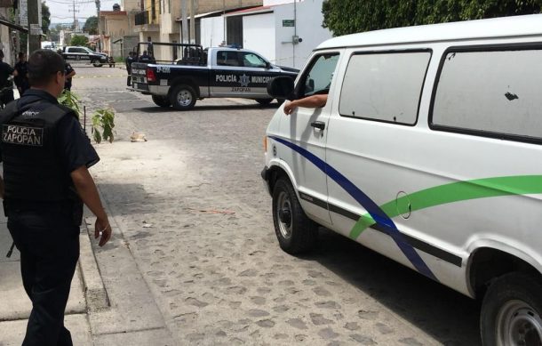 Abandonan dos cuerpos en interior de automóvil en colonia Lomas del Gallo