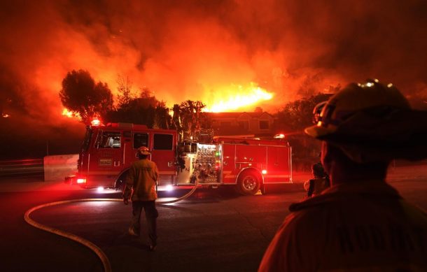 Estiman millonarias pérdidas por incendios en LA