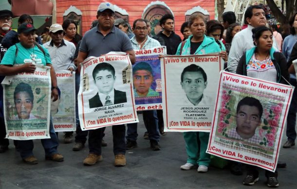 Refuta AMLO críticas sobre caso Ayotzinapa a unas horas de reunirse con familiares