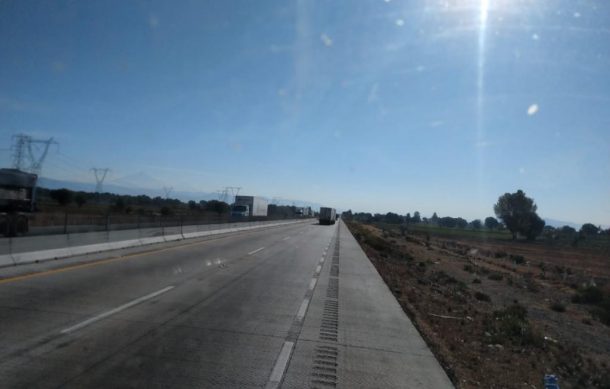 Delincuentes improvisan caminos para asaltar en autopistas