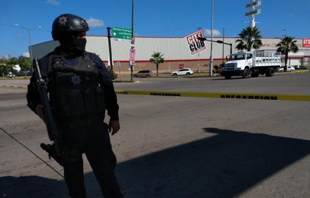 Mantas en Culiacán acusan a grupos criminales de operar narcolaboratorios