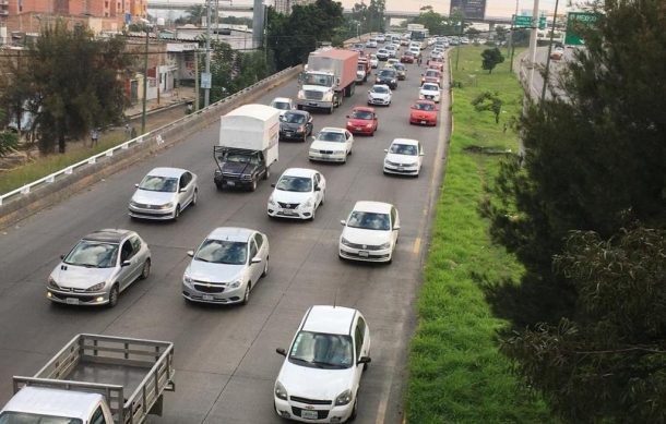 Choques generan complicaciones viales en avenida Lázaro Cárdenas