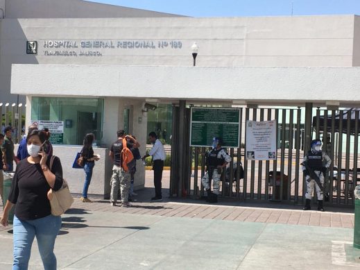 Se encuentra estable el hombre que intentó arrojarse en clínica del IMSS en Tlajomulco