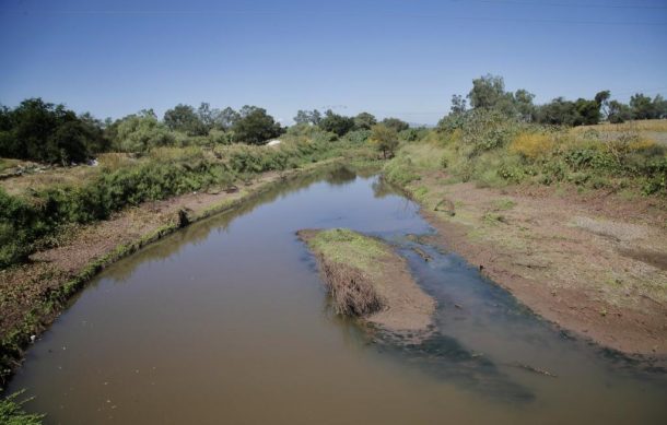 Avanza reconstrucción del puente del Río Zula en Ocotlán