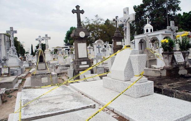 Acordonan más de 400 tumbas en cementerios de Zapopan