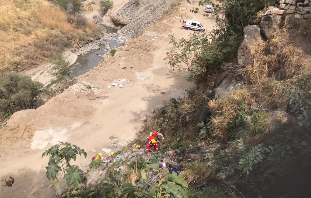 Rescatan A Persona Que Lanzaron Por La Barranca De Huentitán | Notisistema