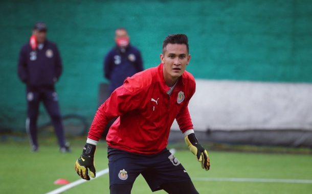 Con el escudo no se le gana al Atlas, dice el portero de Chivas Raúl Gudiño