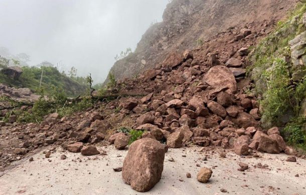 Reportan cuatro derrumbes carreteros importantes en Jalisco