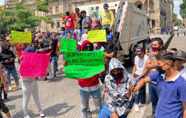 Pepenadores de Los Laureles llegan a Palacio de Gobierno