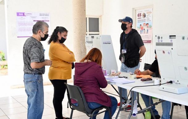 Denuncian presión a empleados para que voten en consulta del pacto fiscal