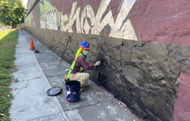 Pintan kilométrico muro de ferrocarriles en avenida Washington