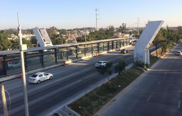 Demuelen histórico puente peatonal de la colonia La Tuzanía