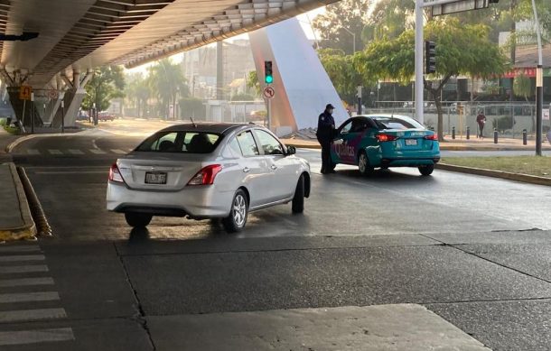 Multan a quienes dan vuelta prohibida debajo del Puente Matute Remus