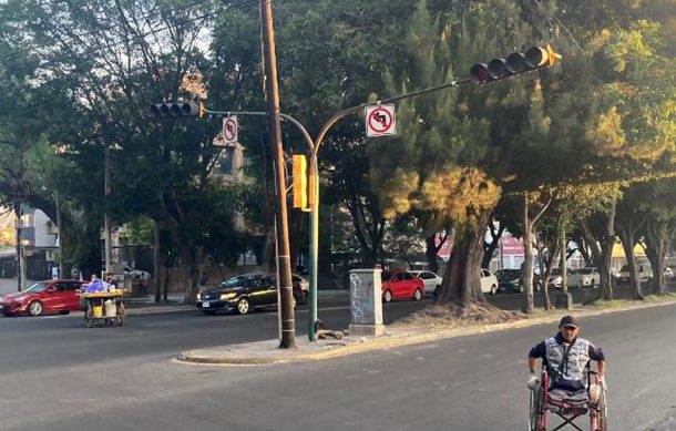 Cumple 24 horas con semáforos apagados la avenida Mariano Otero en jardines del Bosque