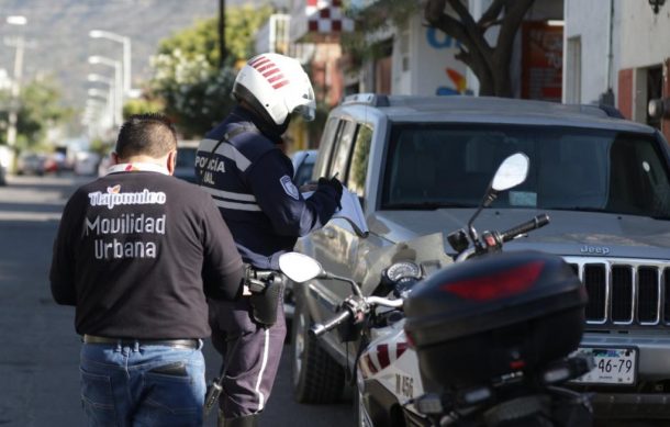 Lanzan operativo contra vehículos estacionados en zonas prohibidas de Tlajomulco