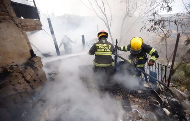 Incendio devasta finca en Lomas del Paraíso