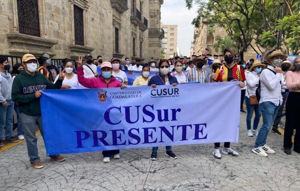 UdeG muestra músculo este mediodía en la Plaza Liberación