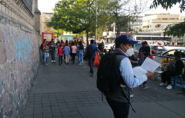 Retiran a 50 comerciantes ambulantes alrededor de San Juan de Dios