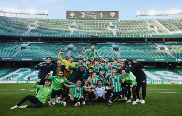 “Tecatito” Corona debuta con el Sevilla, pero pierde ante el Betis en la Copa del Rey