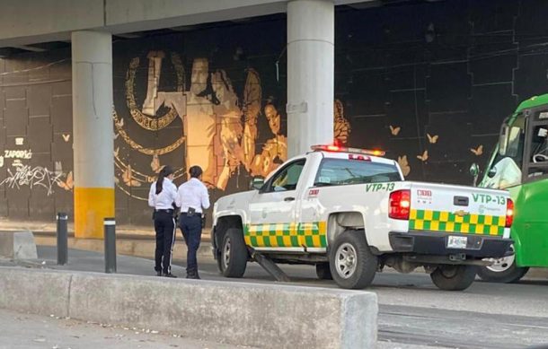 Patrulla de la policía vial fue víctima de los bolardos en avenida Inglaterra