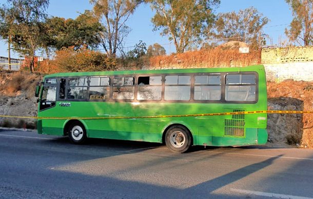 Asesinan a hombre dentro de una unidad de transporte público