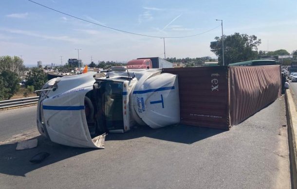 Continúa cierre de trébol de Periférico y avenida Vallarta