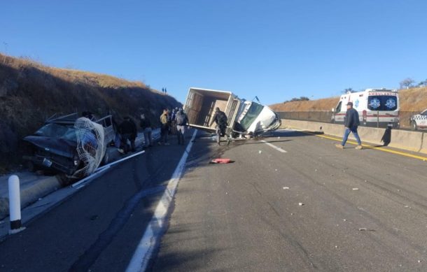 Accidente carretero deja dos personas muertas y dos más heridas