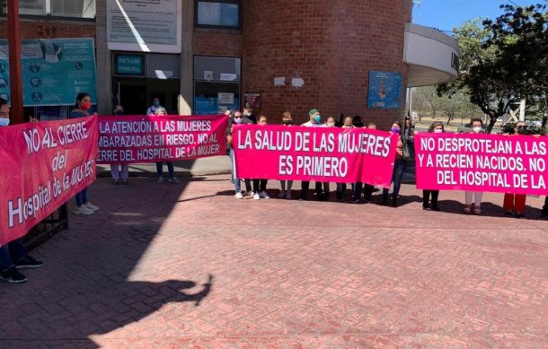 Protestan trabajadores del Hospital de la Mujer