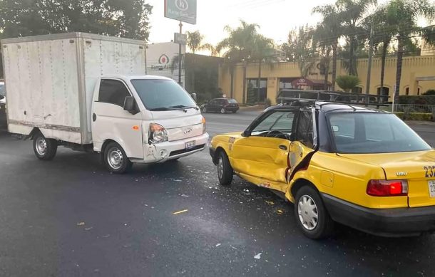 Accidente complica la vialidad en avenida Mariano Otero