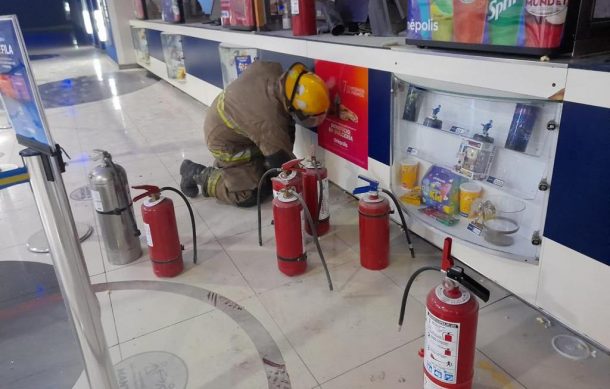 Se registra conato de incendio en cine de centro comercial en Zapopan