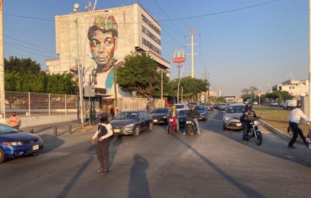 Vecinos consideran muy anchas la banquetas de la glorieta de La Normal