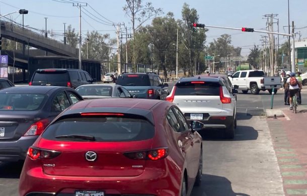 Semáforo en zona de San Isidro genera atorón vial