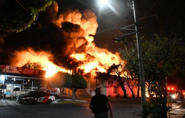 Por más de cinco horas, bomberos combatieron incendio en la colonia El Rosario