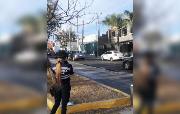 Denuncian sospechosa actitud de una agente vial en zona del Zoológico