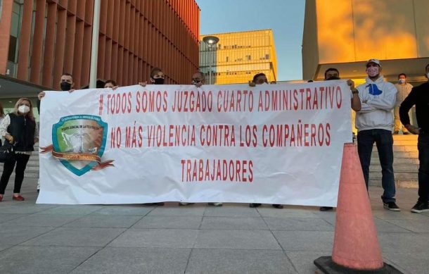 Protestan en Ciudad Judicial; denuncian a juez por violencia laboral