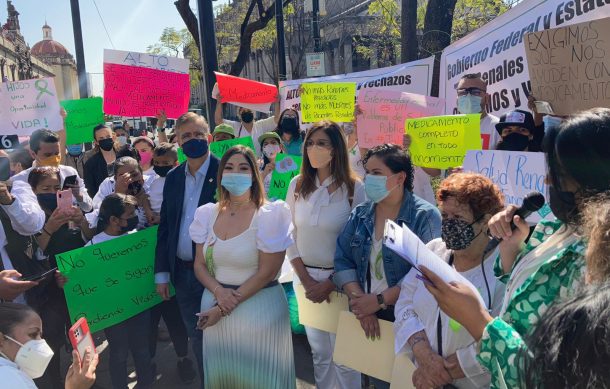 Denuncian pacientes renales abandono institucional de más de 17 mil enfermos