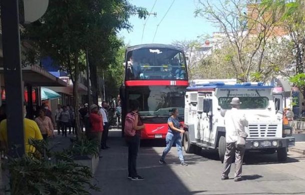 Camión guarda valores colapsó la vialidad en pleno Centro tapatío