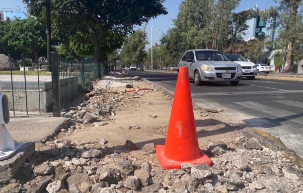 Comienza rehabilitación de banquetas en zona de Plaza del Sol