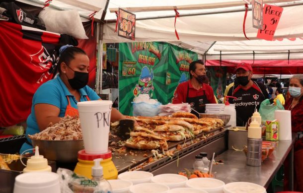 Instalados 80% de los comerciantes afectados por el incendio en San Juan de Dios