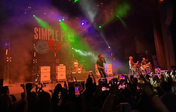 Simple Plan pone a cantar al público tapatío