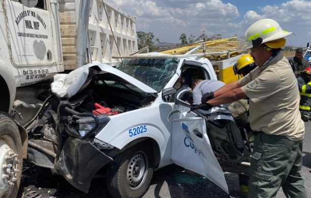 Hombre resulta herido al chocar su camioneta en el Periférico Nuevo