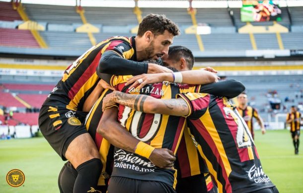 Leones Negros da de baja a Granados y Amador