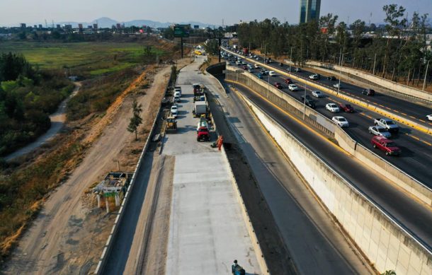 Con el tiempo encima trabajan para concluir lateral del Periférico