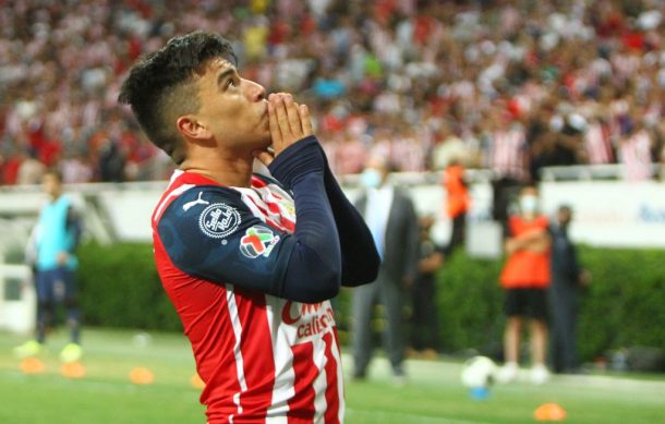 Fernando Beltrán es baja de Chivas por lesión muscular