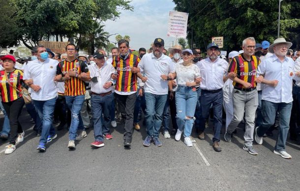 Saturan contingentes de UdeG la Plaza de la Liberación