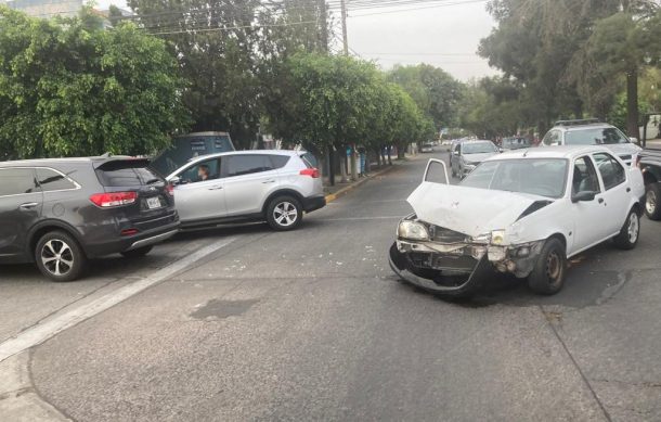 Fuerte choque en Residencial Victoria deja un lesionado